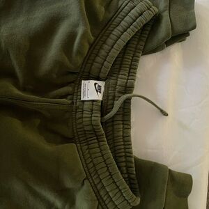 Nike Men Forest Green Sweatpants